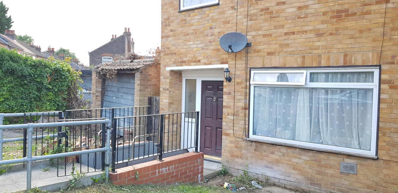 61 Baker Street Leilighet Luton  Eksteriør bilde